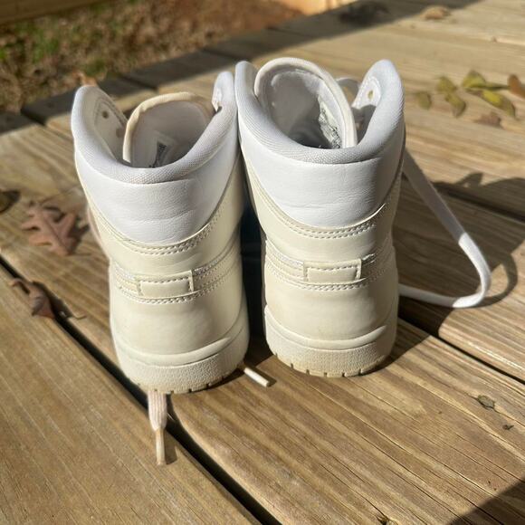 Air Jordan 1 Mid Triple White Women's 7.5 - Picture 4 of 8